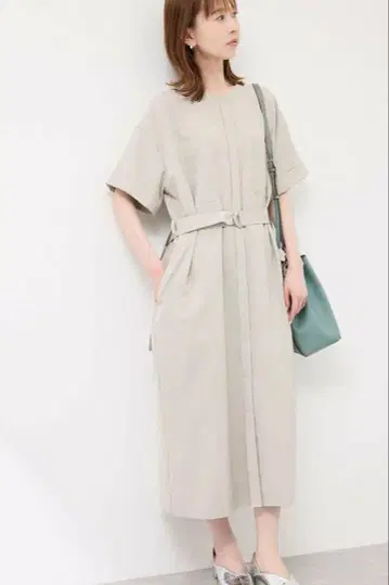 미사용 새상품 로페피크닉 삭 원피스 ROPE' PICNIC 베이지