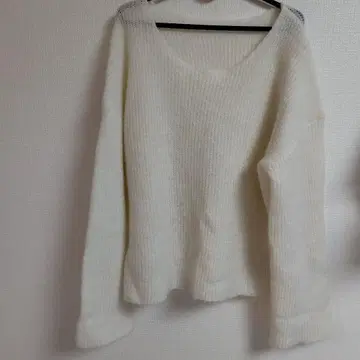 화이트 V넥 모헤어 니트 스웨터 긴팔