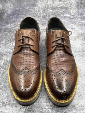 브라운 가죽 브로그 슈즈