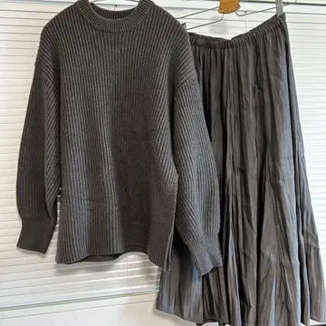 미라 오웬 플레어 스커트 니트 셋업