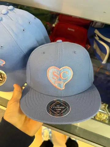 Crowns by Lids 스테파니 컬렉션 캡 6 7/8