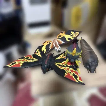 모스라, 모스라 유충, 바트라, 바트라 유충 피규어