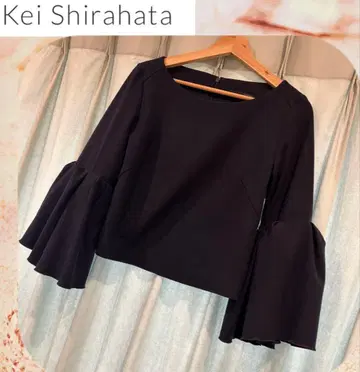 케이 시라하타 플레어 슬리브 상의