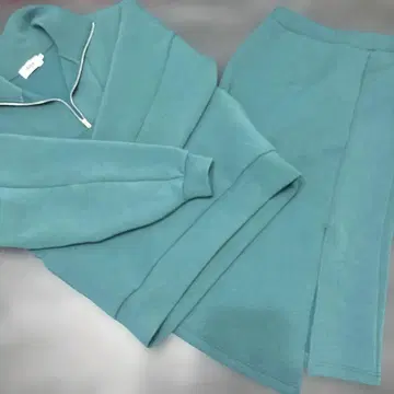 AZIA 틸 맨투맨 셋업