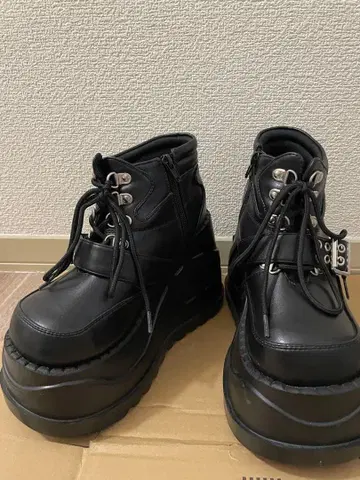 Whinny 통굽 부츠 세상이 넓어 보이는 신발