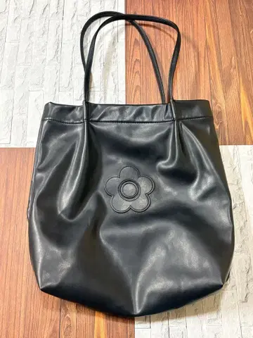 MARYQUANT 데이지 패치 소프트 토트 블랙