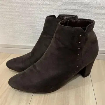 COMME CA ISM 다크 브라운 스웨이드 스틸레토 부티