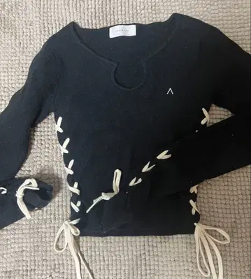 블랙 니트 ANDMARY Millie 리본 니트 탑스