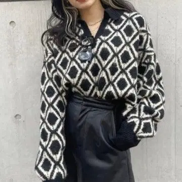 EVRIS 다이아 모티브 오픈 카라 니트 프리 사이즈