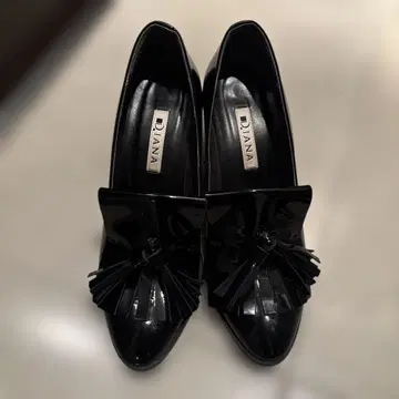 [ 새상품급 ] DIANA 블랙 로퍼 프린지 장식 힐 7cm