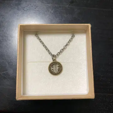 HUF 메달형 목걸이 [박스 있음]