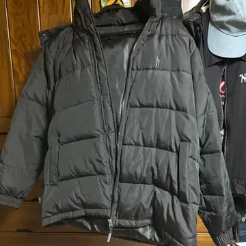 퍼 달린 후드 블랙 다운 자켓