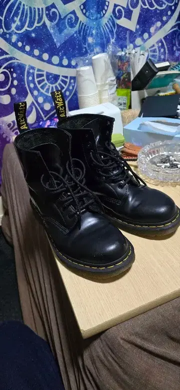 닥터마틴 8홀 부츠 블랙