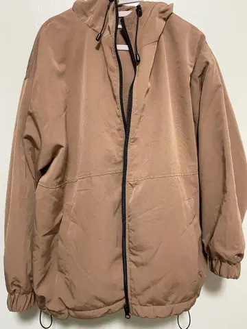 베이지 후드 부착 마운틴 파카