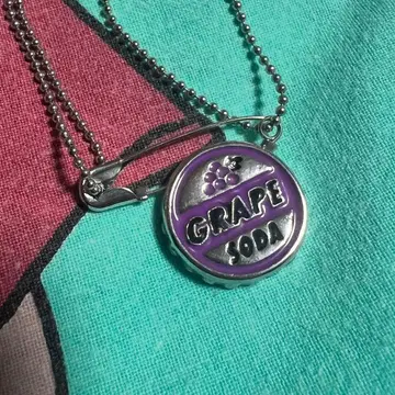 디즈니 픽사 업 그레이프 소다 목걸이