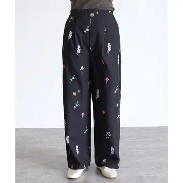 reca 레카 꽃무늬 프린트 턱 팬츠