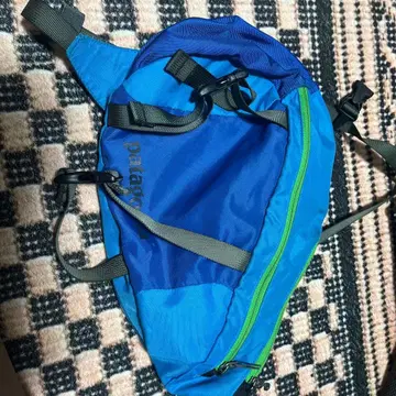 파란 나일론 숄더백