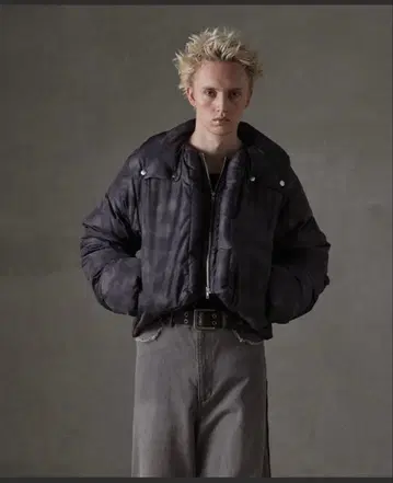 (GRANCY) 다크 그레이 숏 기장 다운 자켓