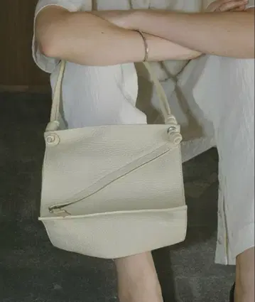 ITTI x MANOF HERRIE BOX BAG 마노프 숄더백