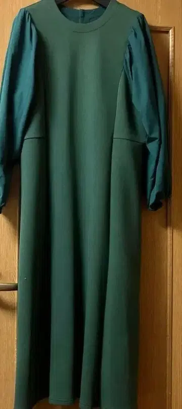 새상품급 (주)크리스 롱 긴팔 원피스 / 프리 사이즈 다크 그린