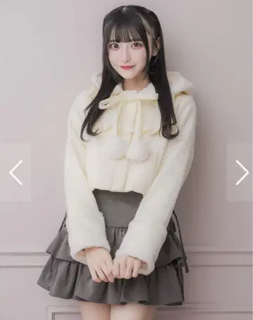 pium 퍼 리본 요크 프릴 숏코트 화이트