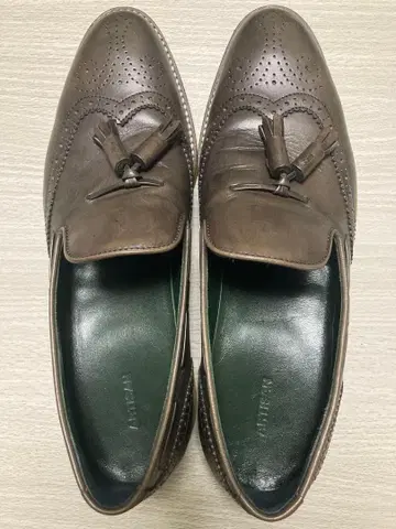 ARTISAN 태슬 장식 브라운 가죽 신발