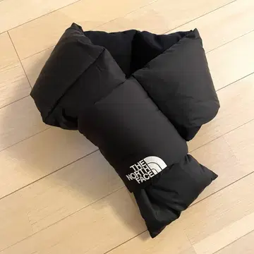 THE NORTH FACE 블랙 퍼프 머플러