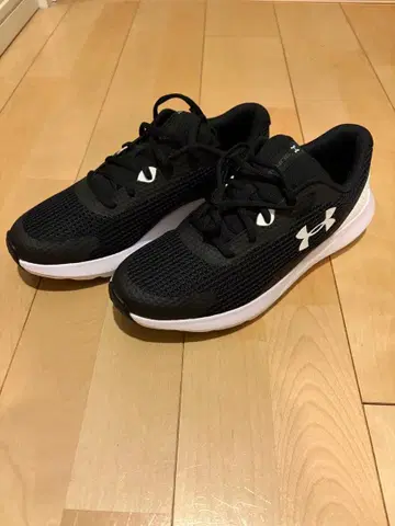 언더아머 블랙 남성용 러닝화