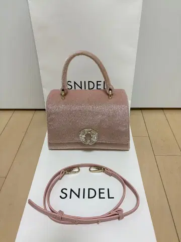 SNIDEL 비쥬 스퀘어 숄더백 핑크 반짝이