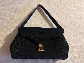 스트라이프 무늬 블랙 핸드백