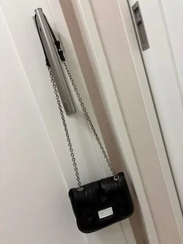 쿠션 디자인 천연 가죽 블랙 숄더백 숫자 택 손바느질