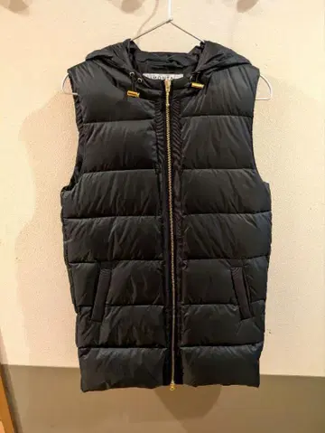 LIMONTA 후드 부착 블랙 다운 베스트