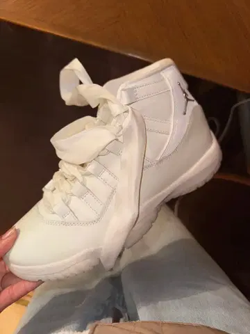 화이트 하이컷 스니커즈