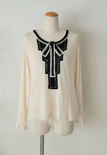 HIROKO BIS 히로코비스 빅 리본 아플리케 스트레치 상의 15AB