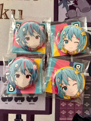 DECO*27 데코미쿠 라이트니스 다크니스 캔뱃지 4개