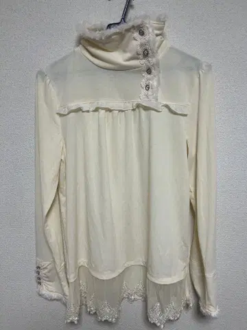 axes femme 긴팔 화이트 이너