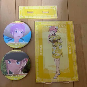 [대특가] 5등분의 신부 나카노 이치카 아크릴 스탠드 캔 배지 2개 세트