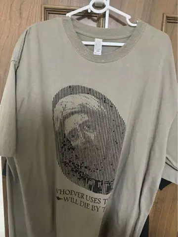 지하 플러스 피그먼트 그래픽 프린트 반팔 T셔츠