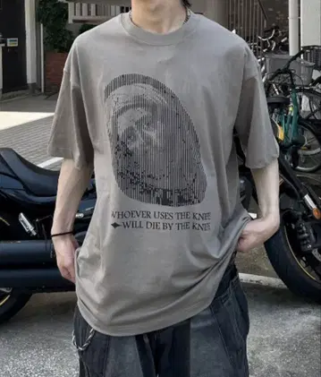 Chikashitsu + ] pigment graphic t-shirt