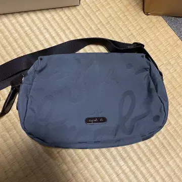 그레이 나일론 숄더백 로고