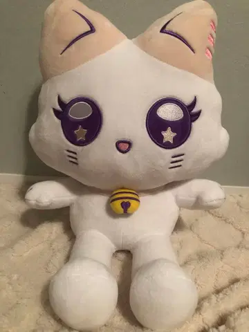 이이다 시즈키 앉아있는 미야이 츠키