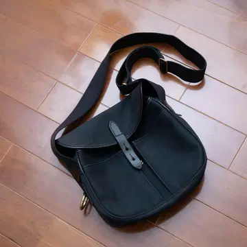 브래디 stour 블랙 캔버스 숄더백