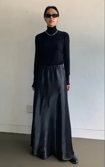 Didot.showroom 새틴 스커트