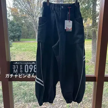 저리 MIX 파이핑 테이프 데님 팬츠 블랙 데님 x 그린 저리