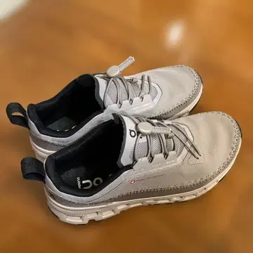 On 그레이 스니커즈