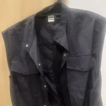 언그리드 슬리브리스 디자인 루즈 베스트