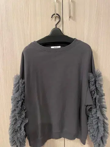 SNIDEL 프릴 장식 그레이 맨투맨