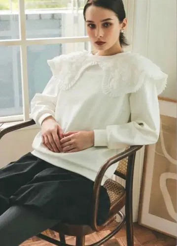 도노반 프릴 칼라 맨투맨