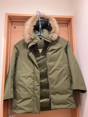 UNIQLO 올리브 그린 하이 브리드 다운 코트 M