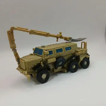 트랜스포머 스튜디오 시리즈 SS-24 피규어 본크러셔